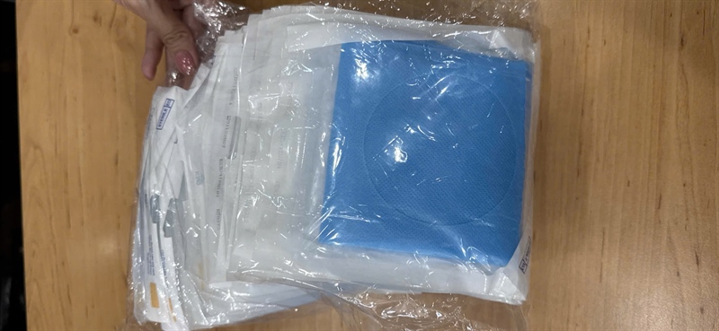 Săng phẩu thuật tiệt trùng thời thanh bình 50x50 - có lỗ