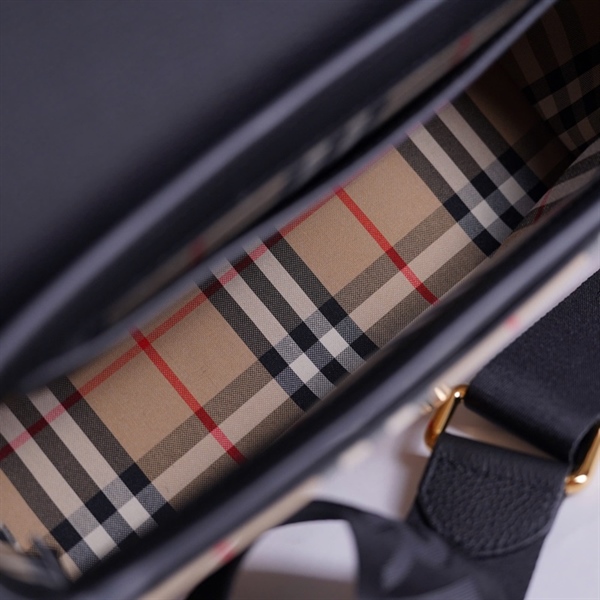 Túi BBR đeo chéo nắp đen sz25 KG+