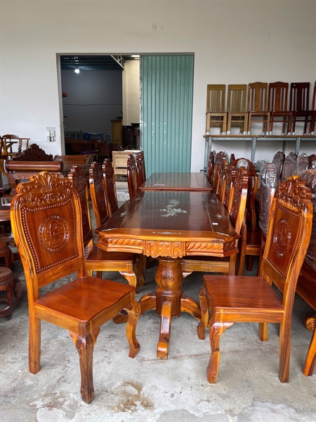 BÀN ĂN GỖ TRÀM VÁT CẨN 8 GHẾ TO SƠN ĐẸP