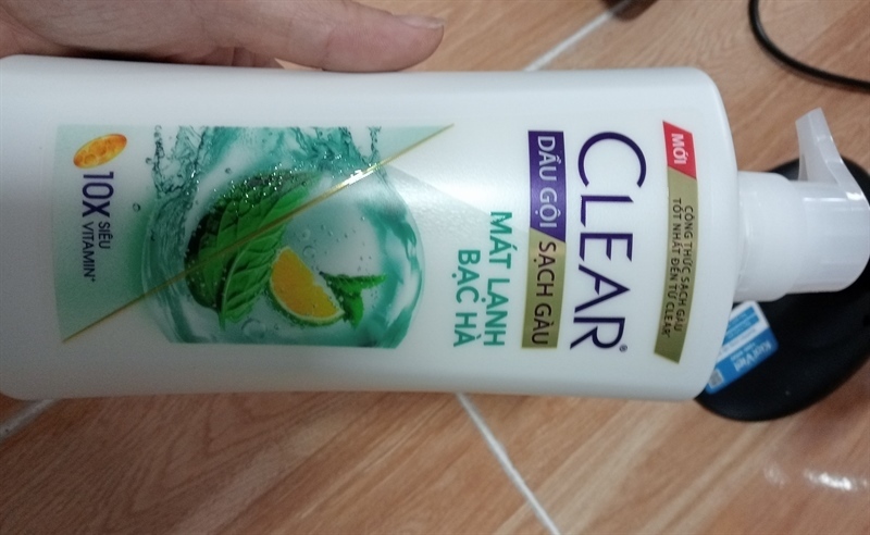 Dầu Gội Đầu Clear 630 gr Bạc Hà Mát Lạnh Sạch Gàu Đánh Bay Gàu Ngứa Vi Khuẩn Chai 630G