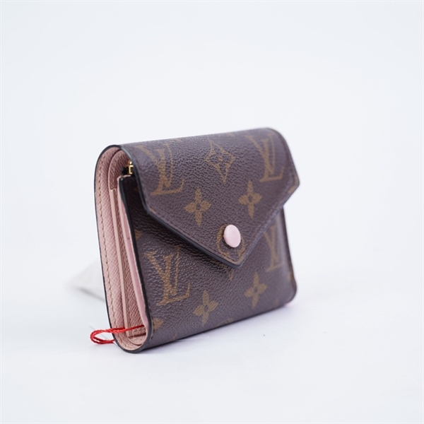 Ví LV hoa nâu gập 3 nút hồng (MI1117) (LT) KG+