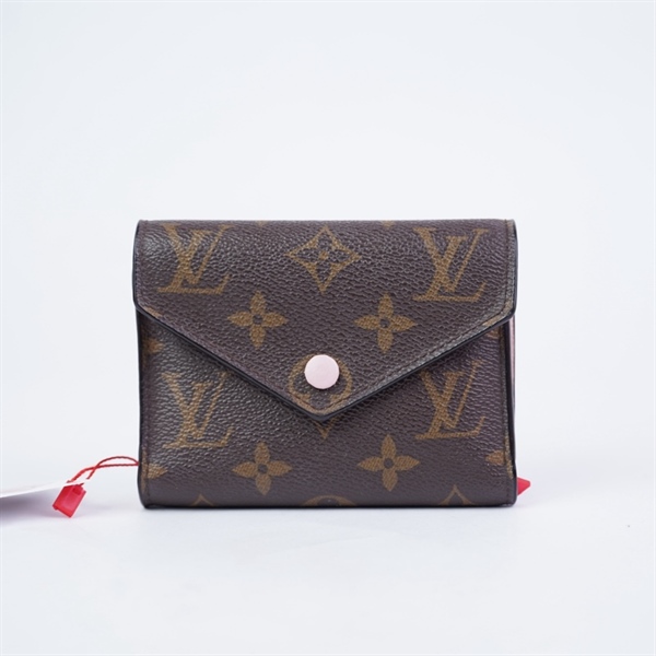 Ví LV hoa nâu gập 3 nút hồng (MI1117) (LT) KG+