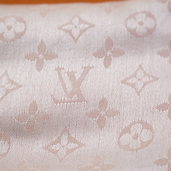 Khăn LV hồng nhạt in hoa (PN) +