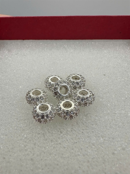 Charm bi trắng đính đá