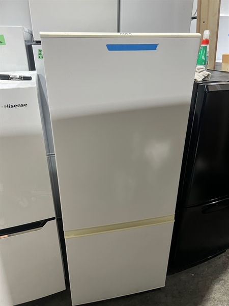 Tủ lạnh 2 cánh aqua 2018 184L bên trên hơi bẩn