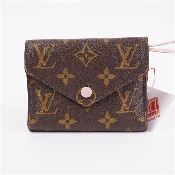 Ví LV hoa nâu gập 3 nút hồng (LT) KG+