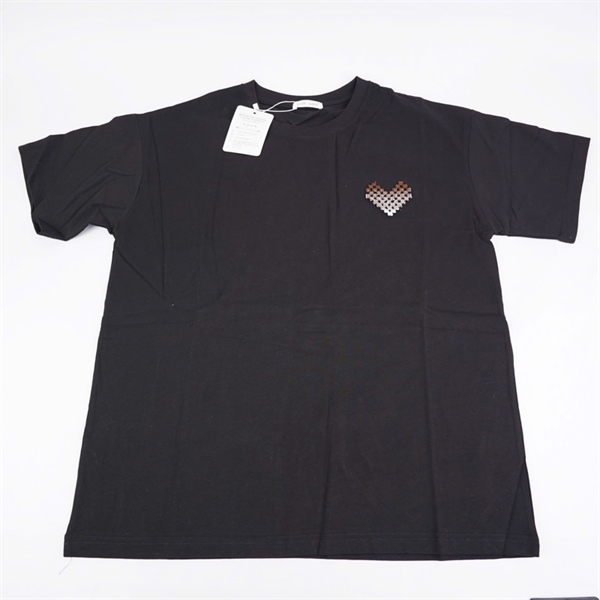 Áo thun đen in hình trái tim KG+