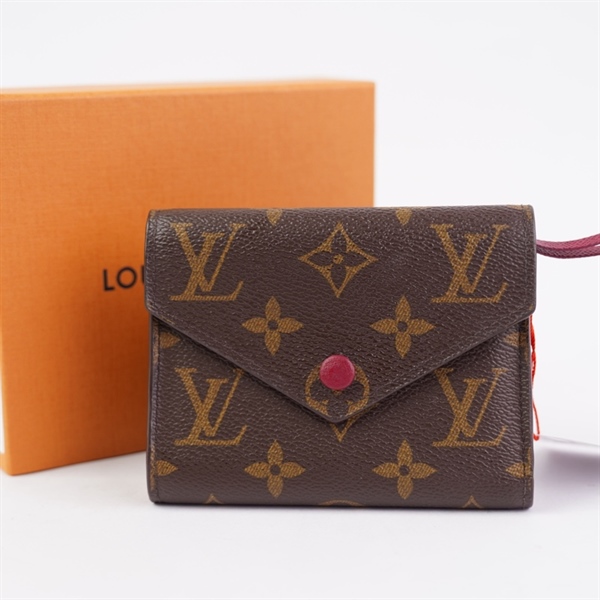 Ví LV hoa nâu gập 3 nút đỏ (LT) KG+