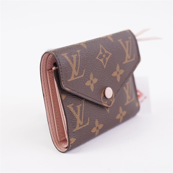 Ví LV hoa nâu gập 3 nút hồng (LT) KG+