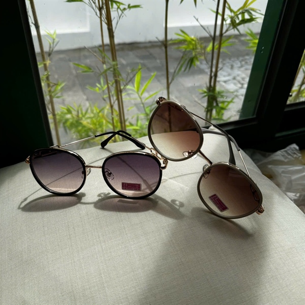 Kính mát chống tia UV