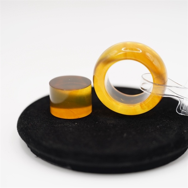 Nhẫn kèm lõi hổ phách xanh 626478 KG+