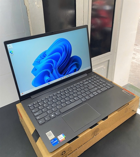 Lenovo Thinkpad V15 G4 i5-12500H/16Gb Ram/512Gb Nvme/15.6” FullHD