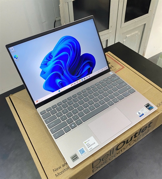 Dell Inspiron 13 5330 i5-1340P(16CPUs)/16Gb Ram/512Gb Nvme/13.3” QHD+