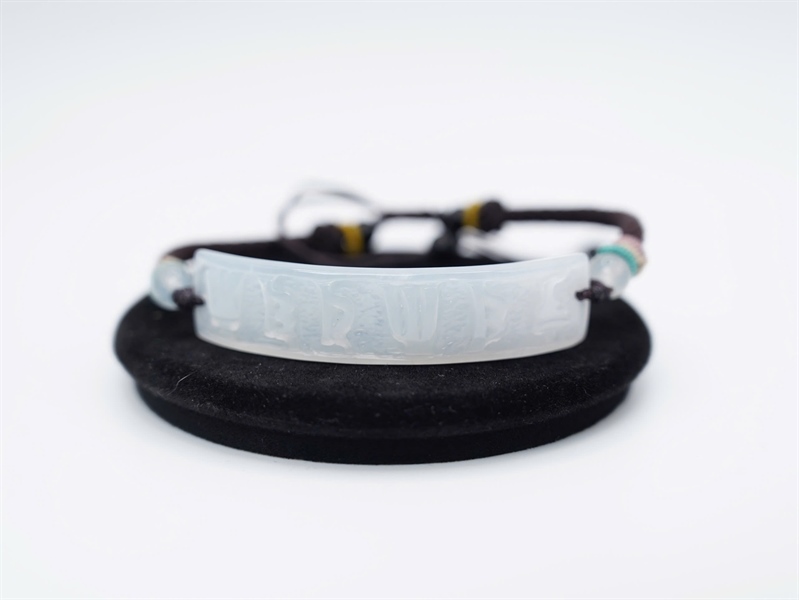 Khánh trắng đeo tay Myanmar KG+