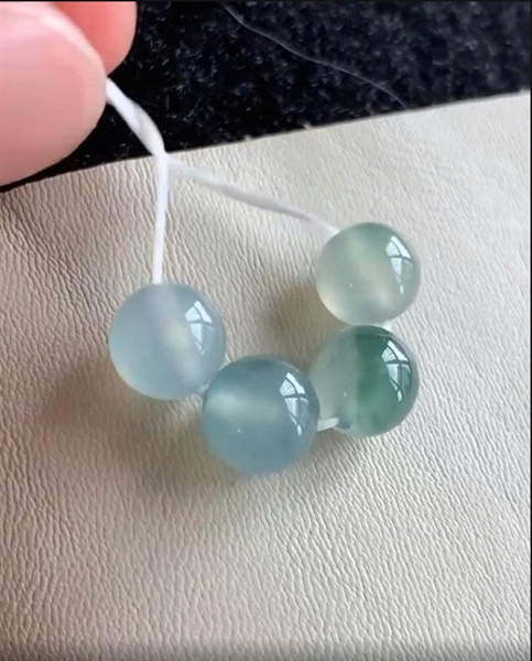 Bi băng hoa bay mộng nước jadeite a Myanmar 6.5mm +