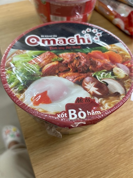 Omachi mì hộp xốt bò hầm