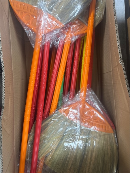 Straw broom ( choi quet nha )