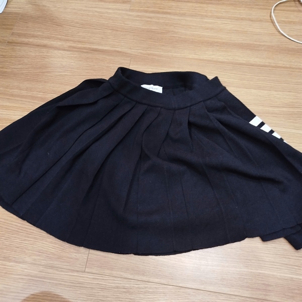 Váy Thom Browne đen kẻ trắng (BQ) KG+