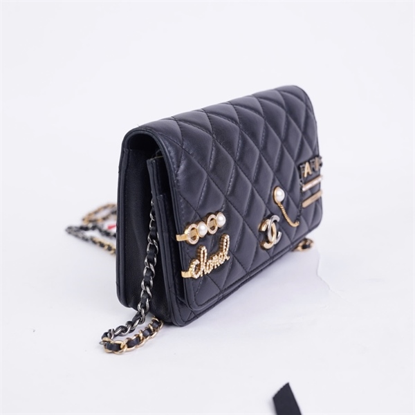 Túi Chanel Woc đen đính charm (NXC9XU69) sz19 (BQ) KG+