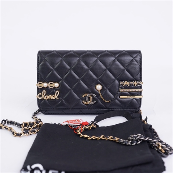 Túi Chanel Woc đen đính charm (NXC9XU69) sz19 (BQ) KG+