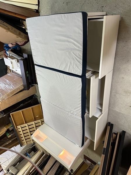 Giường đơn 4 ngăn kéo có đèn ổ cắm xước nhẹ góc 1 ngăn