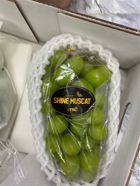 Nho Mẫu Đơn Shine Muscat Vtro 1kg