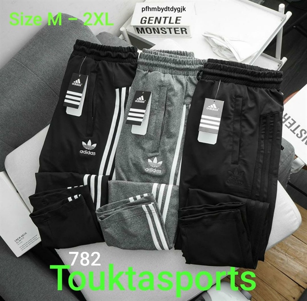 Adidas ດຳ