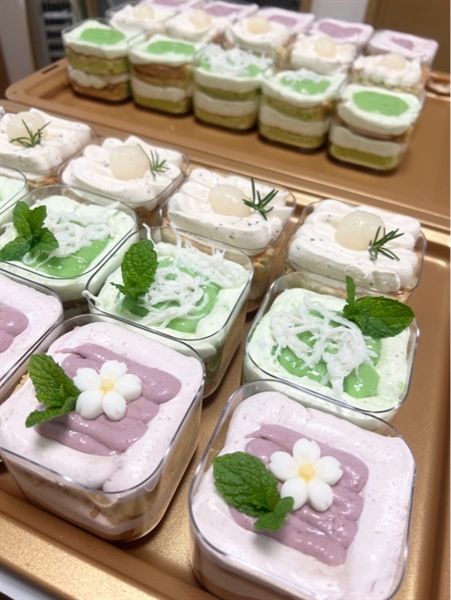 Set 4 Bánh Kem (Olong Nhãn, Cốm, Khoai Môn, BLTM)