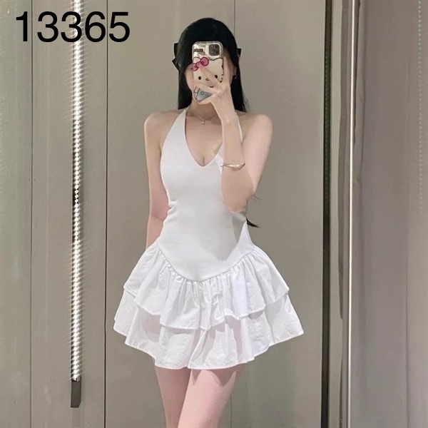 Váy xẻ ngực tầng