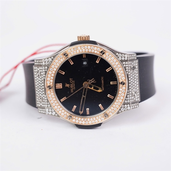 Đồng hồ Hublot viền vàng đính kim dây đen kim độ (857784) sz44 (HC) KG+