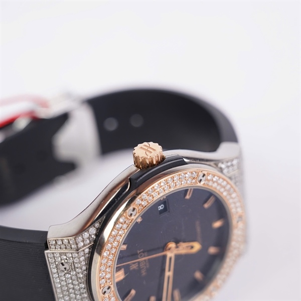 Đồng hồ Hublot viền vàng đính kim dây đen kim độ (857784) sz44 (HC) KG+