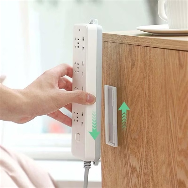 Miếng dán tường treo ổ điện