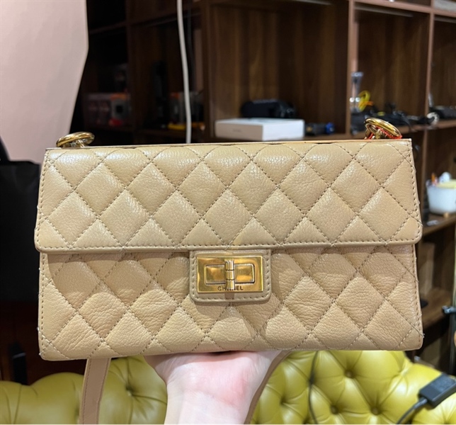 Túi Chanel đeo chéo vàng có lót form (17243211) sz24 KG+