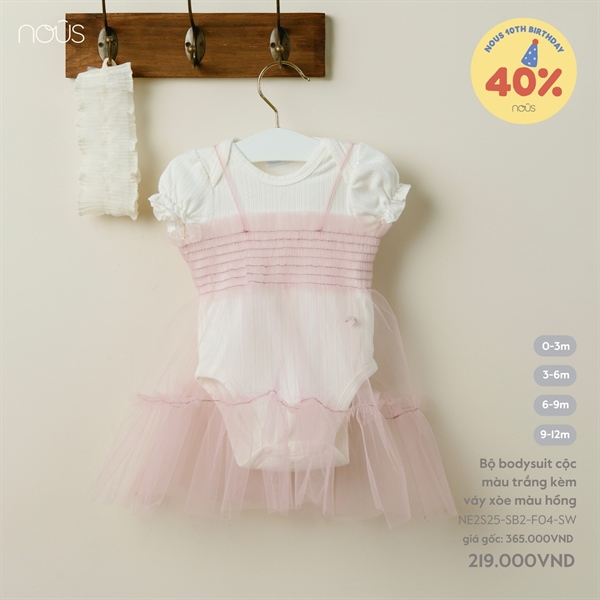 Bộ bodysuit cộc màu trắng kèm váy xòe màu hồng