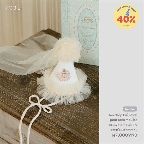 Mũ chóp kiểu đính pom pom màu be