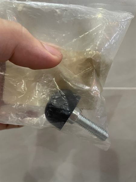 Cục cao su chặn cửa