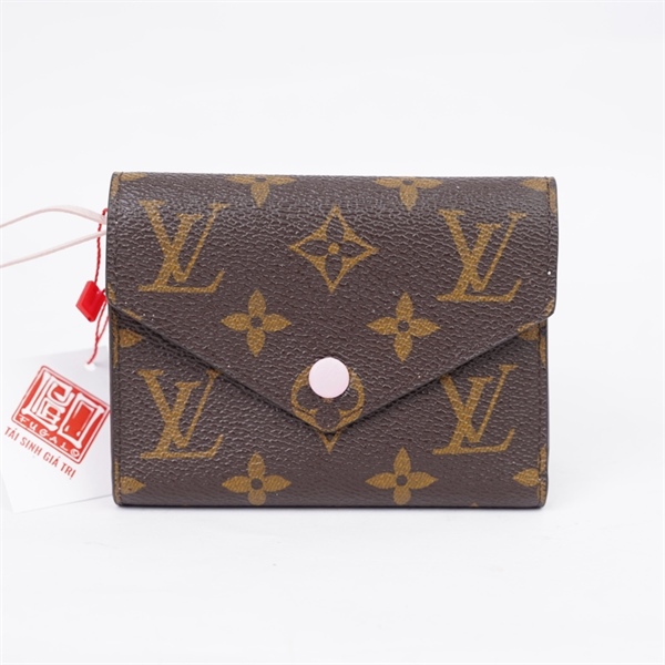 Ví LV hoa nâu gập 3 nút hồng (LT) KG+