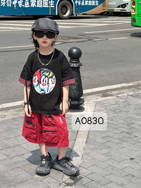 AO830 Áo thun đen tay sọc đỏ