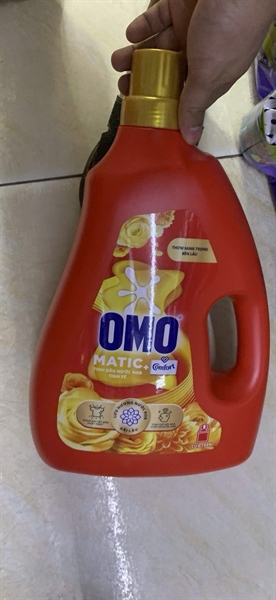 OMO MATIC tinh dầu 2,6L chai đỏ