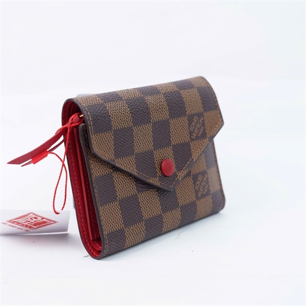 Ví LV ô vuông nâu gập 3 nút đỏ (LT) KG+