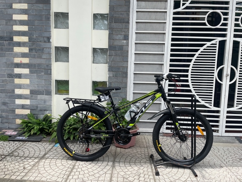 Xe MTB XLS - 24 inch Nhôm, Đề Shimano Tourney 21 Tốc độ) - đen chỉ xanh (chiếc)