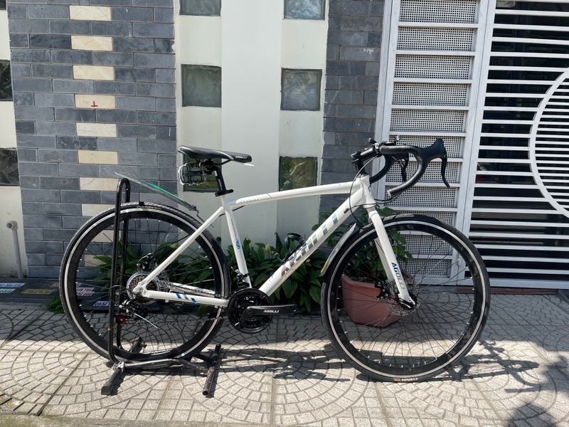 Xe AGOLLI nhôm 700c - Xe đua -Trắng Chữ Xám (chiếc)