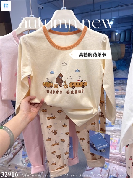 32916-Bộ KK-Thú Cưng Đạp Xe Nền Kem Viền Vàng