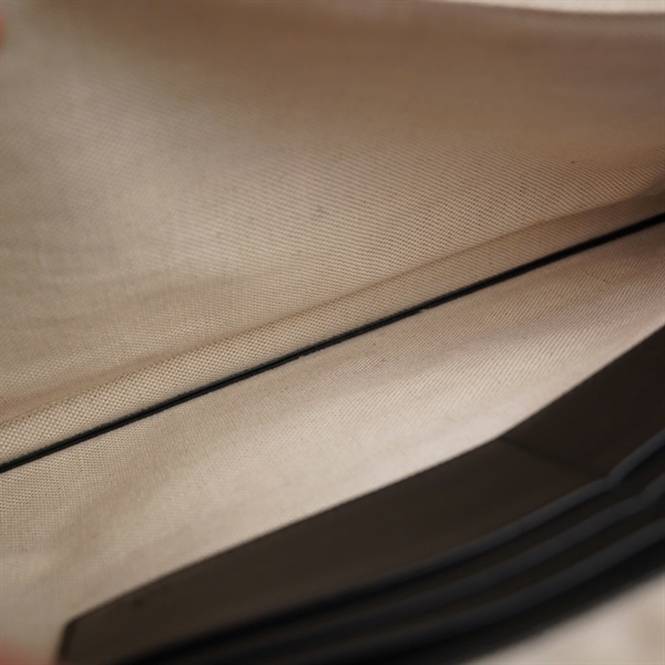 Túi GG Clutch đen in hình rắn (473904-572353) KG+