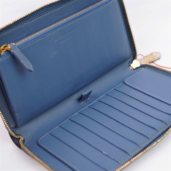 Ví BBR trắng in họa hình KG+