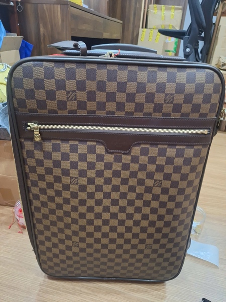 Vali LV ô vuông nâu kèm ổ+ 2 chìa sz36x16x56 (TL) KG+