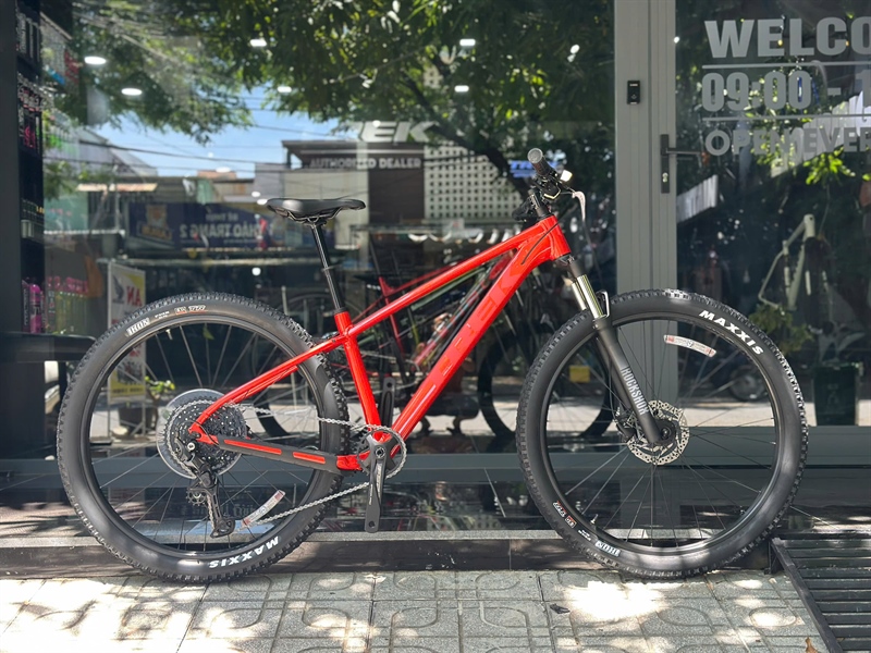 TREK MARLIN 6, LAVA, SM