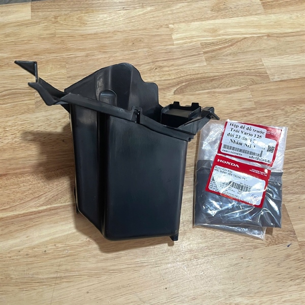 Hộp để đồ trước Trái Vario 125 đời 23 dưới Đen Nhám NH-1