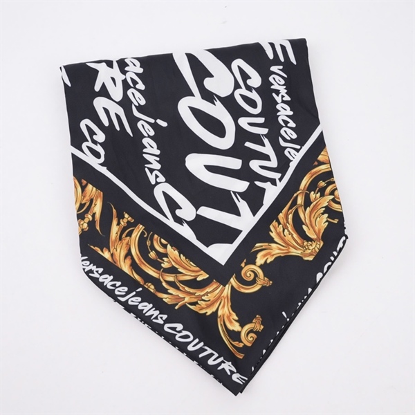Khăn Versace đen in chữ (MV) KG+