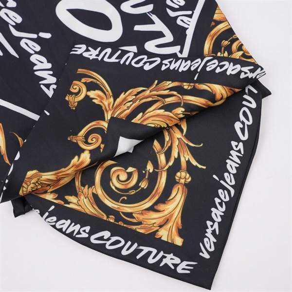 Khăn Versace đen in chữ (MV) KG+